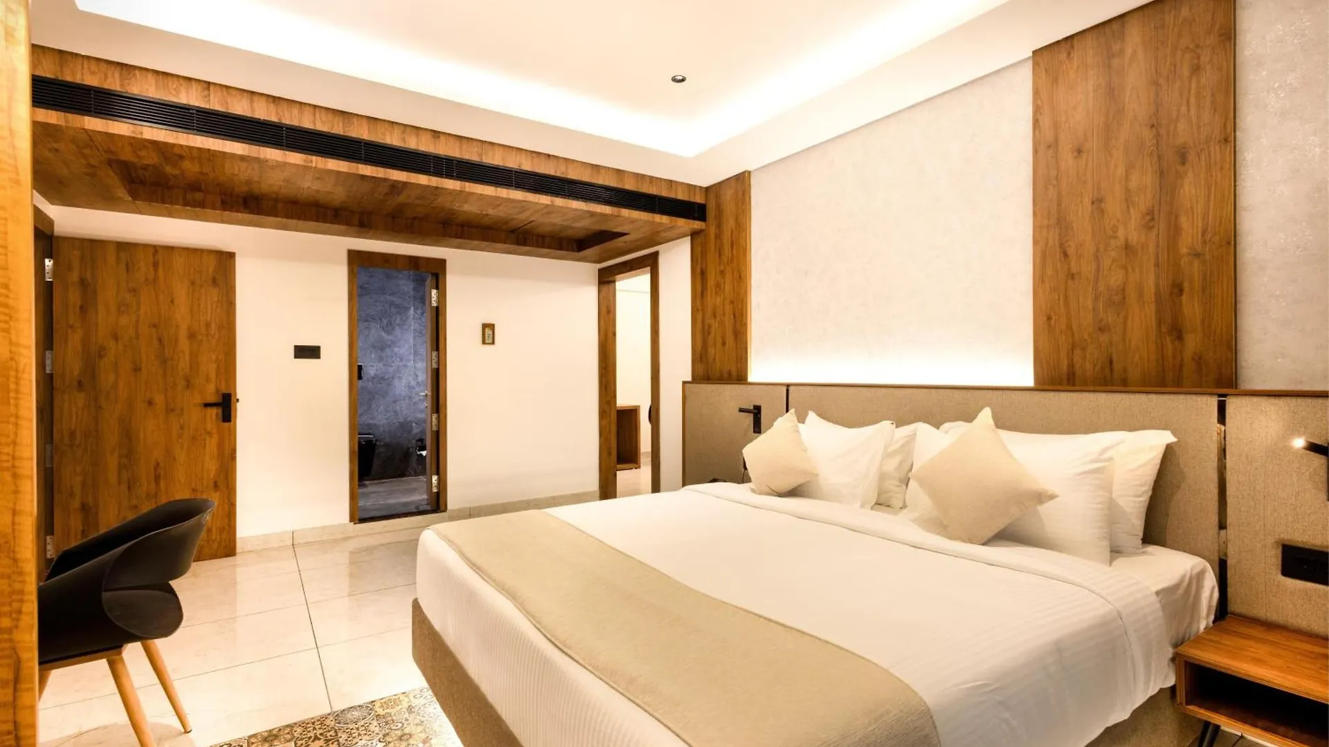 Royal Plaza Inn By Rak Rooms, Calicut Hotel
