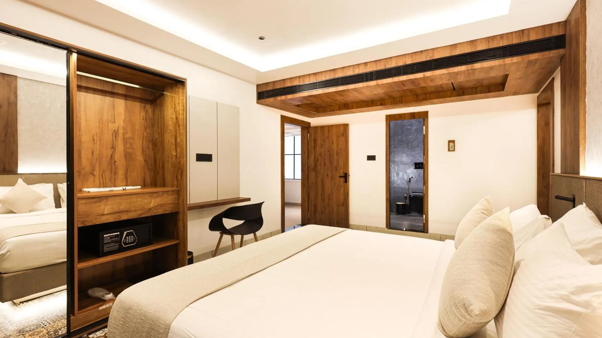 Hotel Royal Plaza Inn By Rak Rooms, Calicut